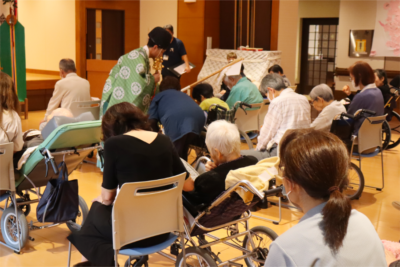 式が始まる前から会場には和やかな空気