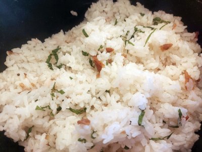 夏の食欲を誘う梅ご飯