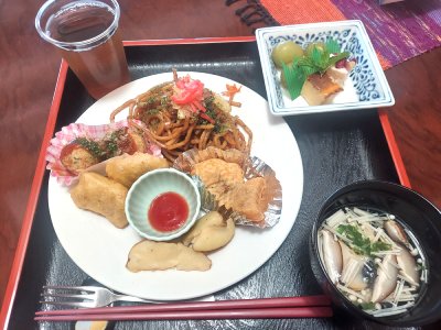メインのメニューは焼きそば