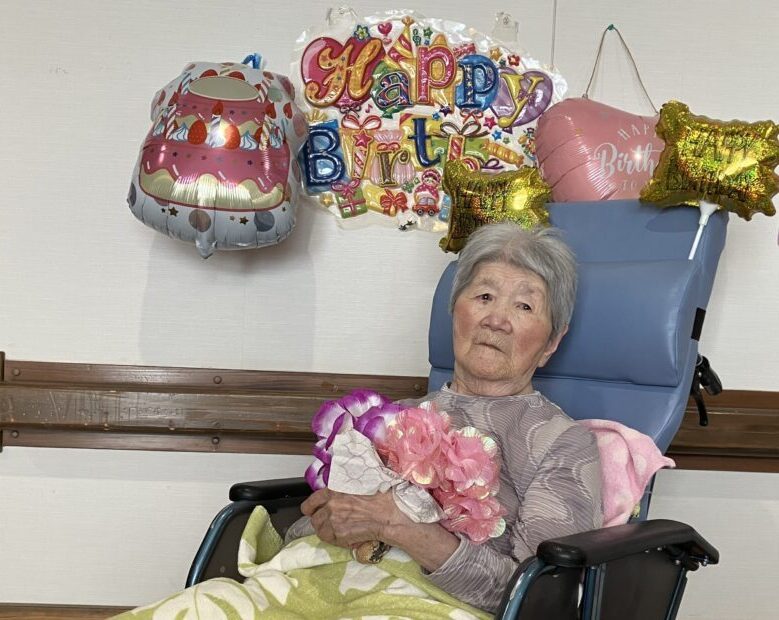 ひろやす荘の6月誕生日会と輪投げの様子【さくら・ふじ】