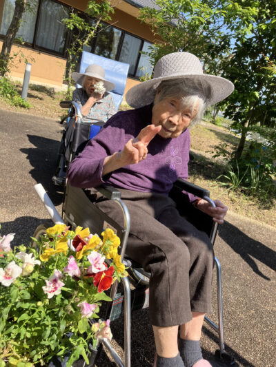 風も心地よく、花も綺麗に咲いてました