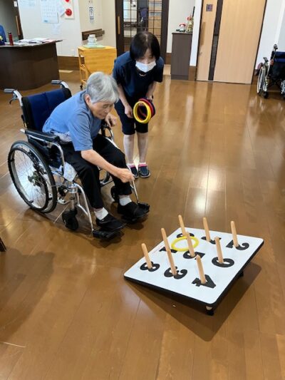 皆さんも真剣な表情で輪を狙っていらっしゃいました