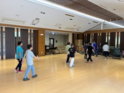 全員で美しい歩行練習