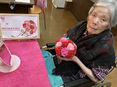 「まあ綺麗!」「初めて塗ったよ。」と言われた方も笑顔
