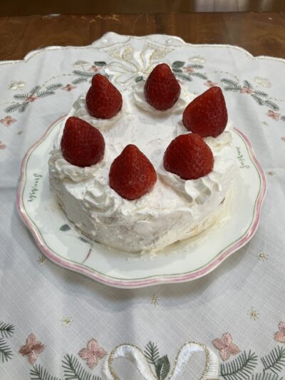 最後にイチゴを乗せて完成