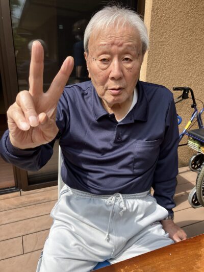 ケーキの前に記念撮影