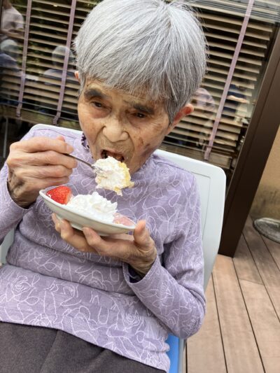 ケーキの前に記念撮影