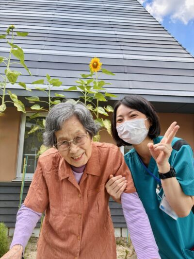 ひまわりの花と笑顔に癒されて【ケアポート益城入所】