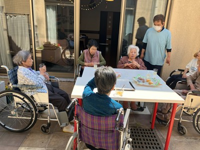 5月の誕生会（茶話会）を行いました【さくら・ふじ】